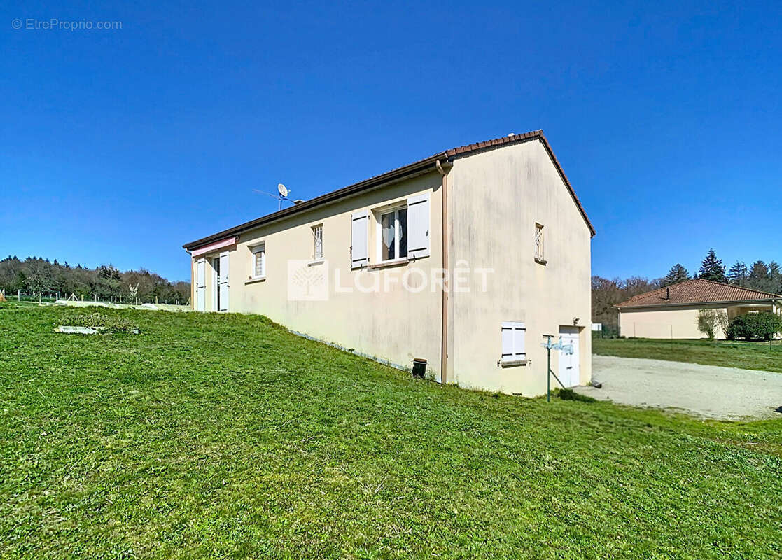 Maison Saint Priest Taurion 5 pièce(s) 89,04 m2 - photo 12