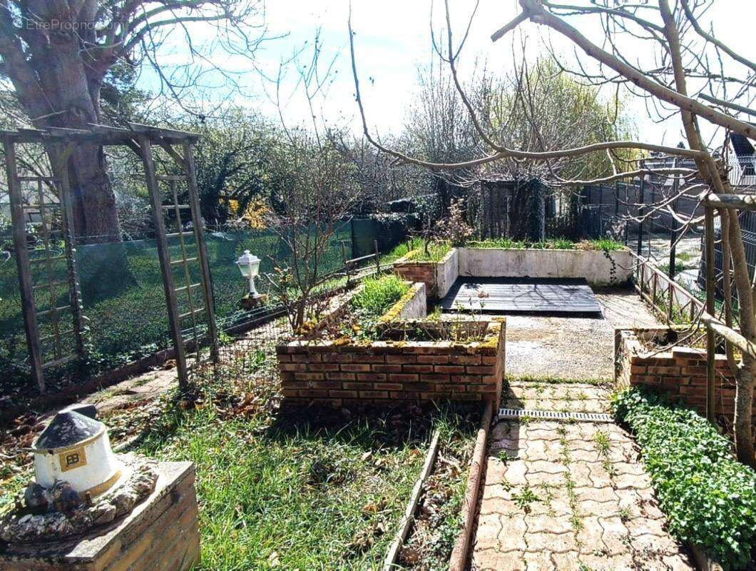 Maison à VAUX-LE-PENIL