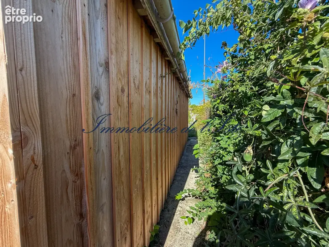 Maison de ville familiale rénovée avec jardin, garage et stationnement sécurisé - photo 16