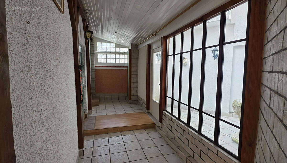 Appartement à LE MAYET-DE-MONTAGNE