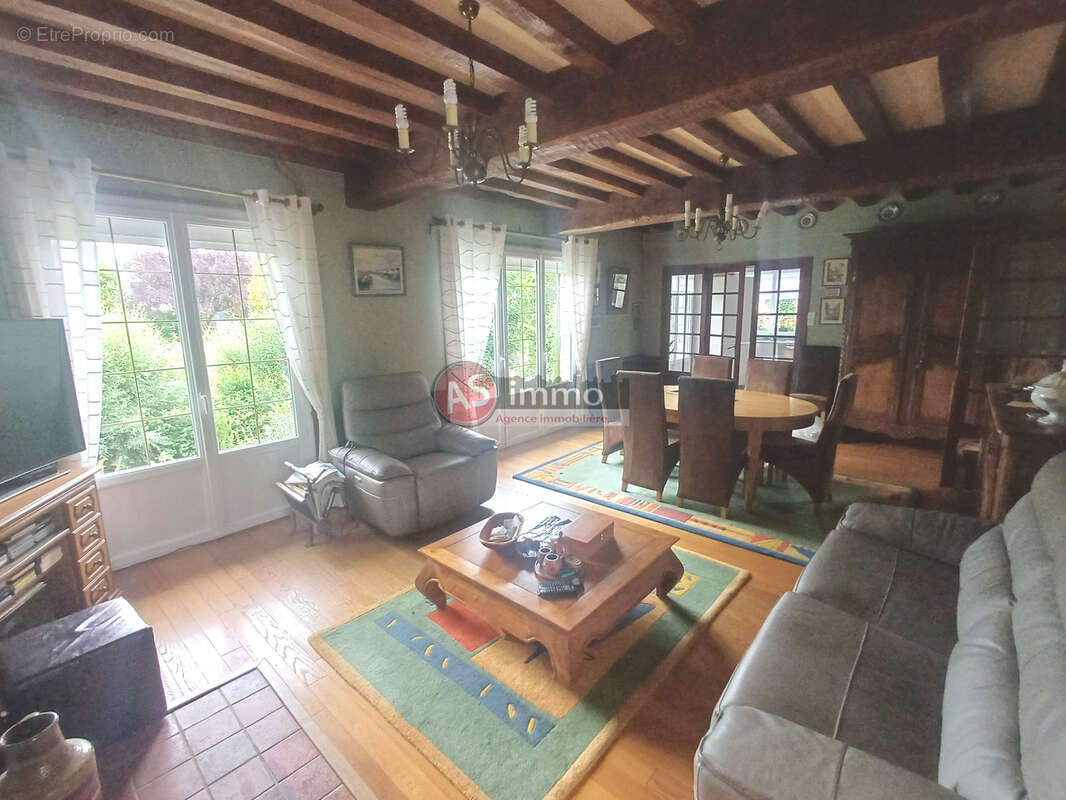 Très Belle Maison de Carractère 4 Chambres dans Bourg tous commerces. - photo 3