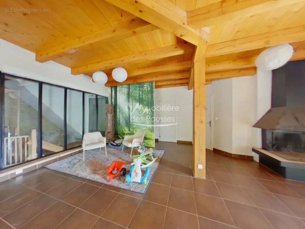 Propriété de caractère avec écurie et vaste domaine - photo 4