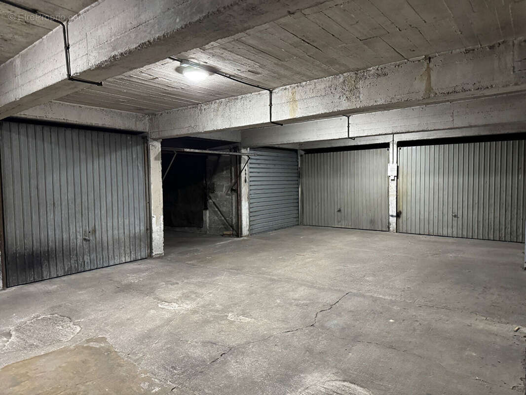 Autre à MARSEILLE-2E