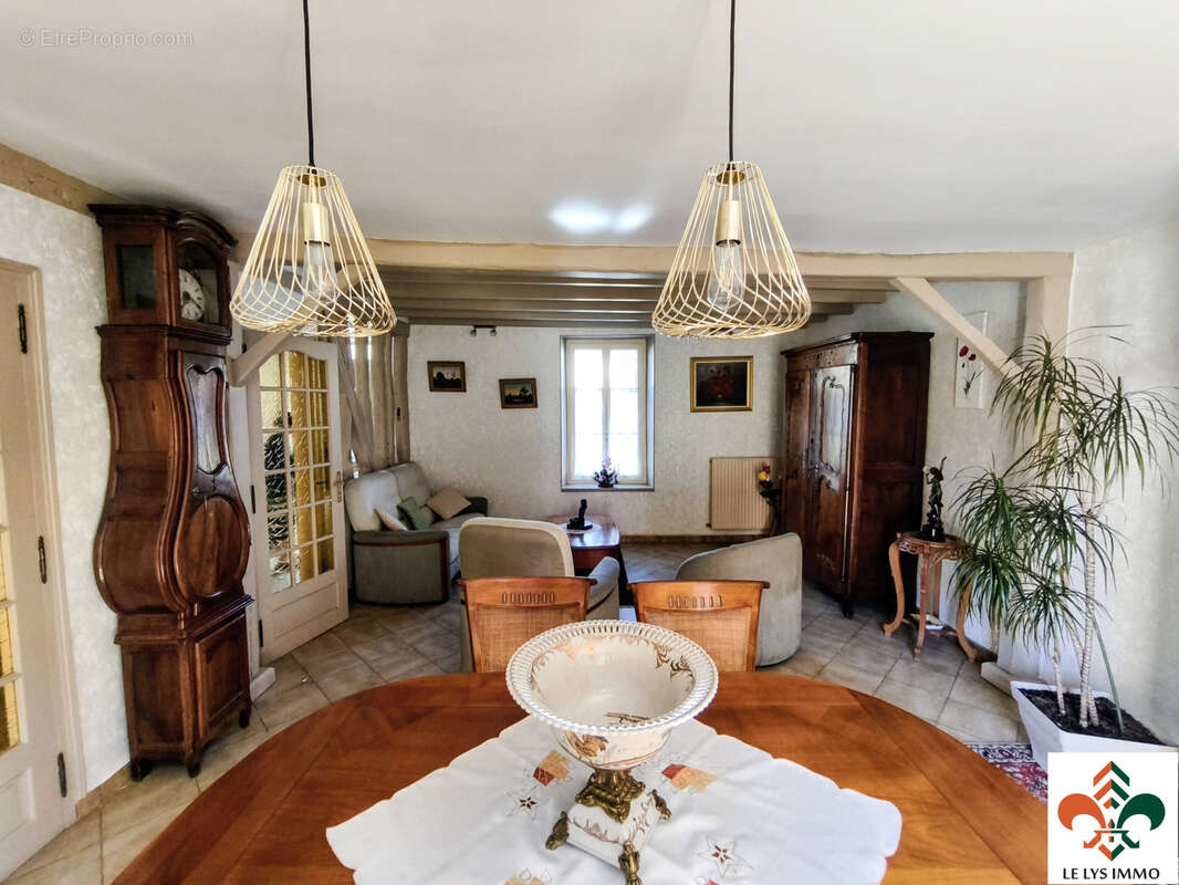 Maison de caractère à Saint-Memmie   Charme de l’ancien et beaux volumes 137 m2 + grenier 65 m2 (plaqué, isolé - photo 3
