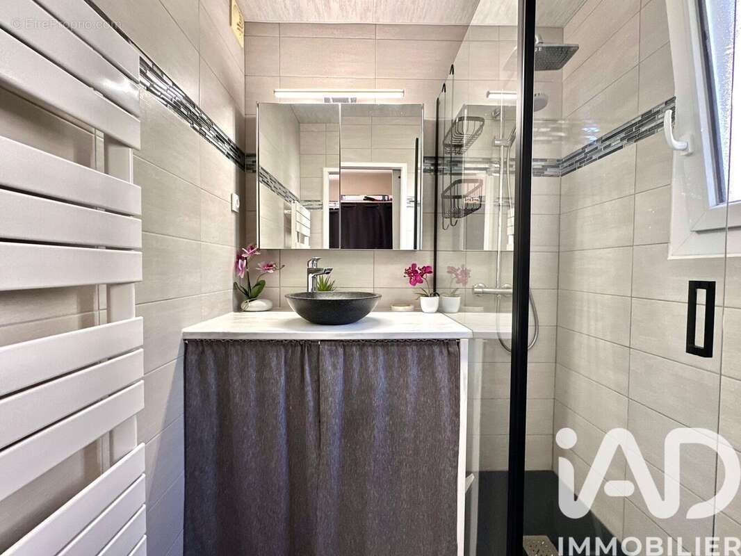 Photo 9 - Appartement à ROQUEBRUNE-SUR-ARGENS