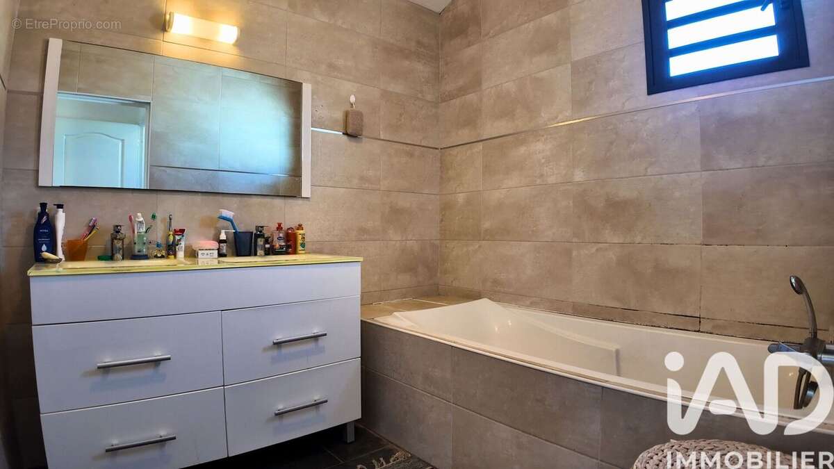 Maison 117 m² à Le Tampon  - photo 8