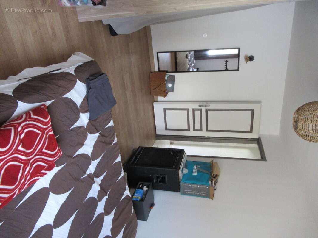 Maison 96 m² à Saint-Benoit  - photo 4