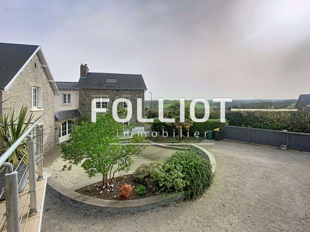 Maison à BRICQUEVILLE-LA-BLOUETTE