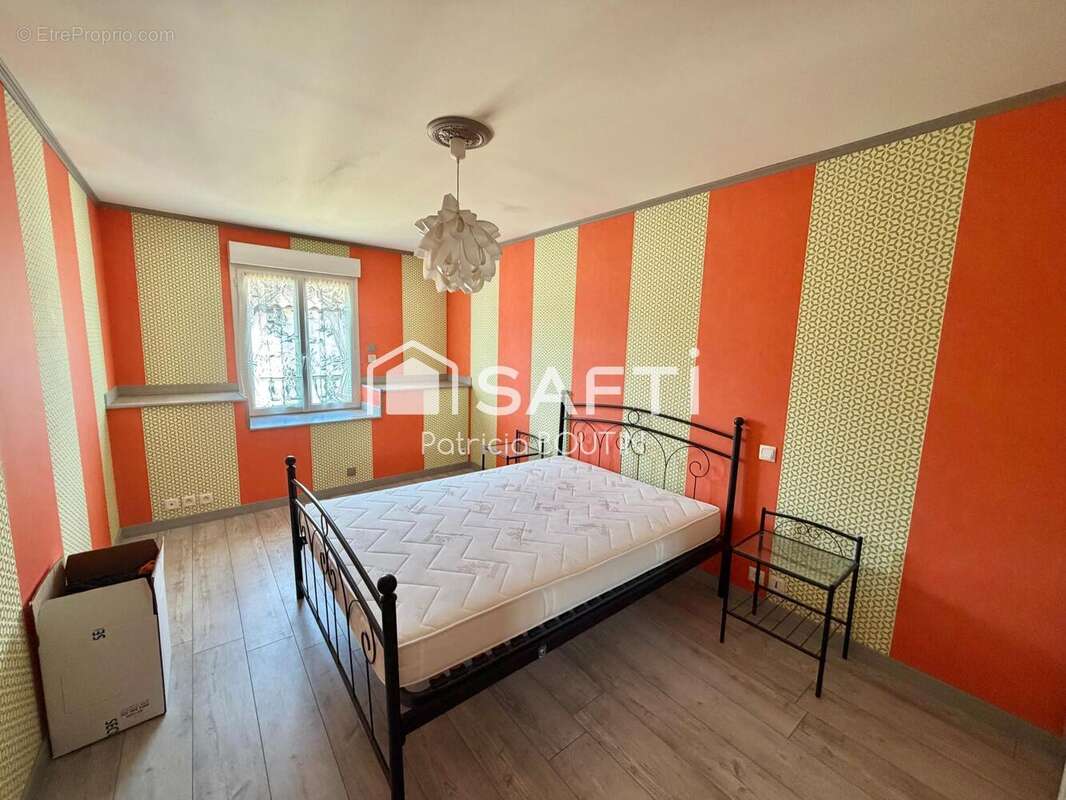 Maison 186 m² à La Creche  - photo 7
