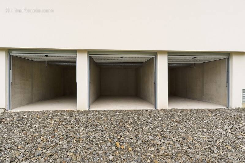 Parking à HAUTELUCE