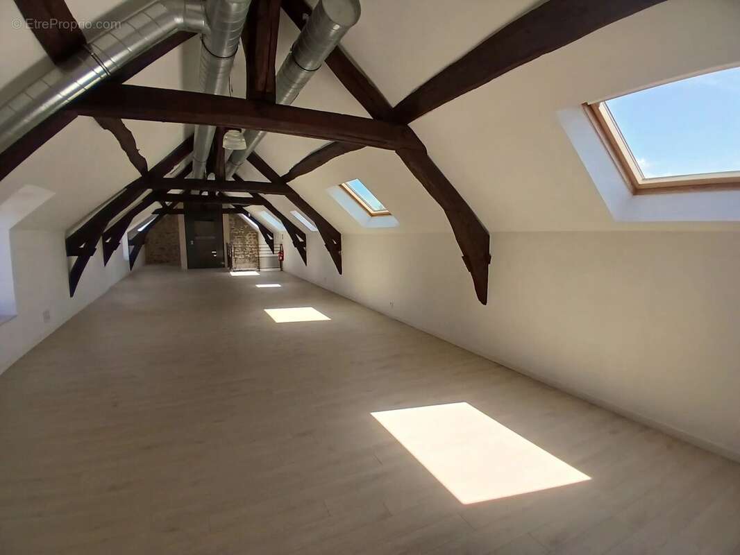 Commerce à LA VERRIERE