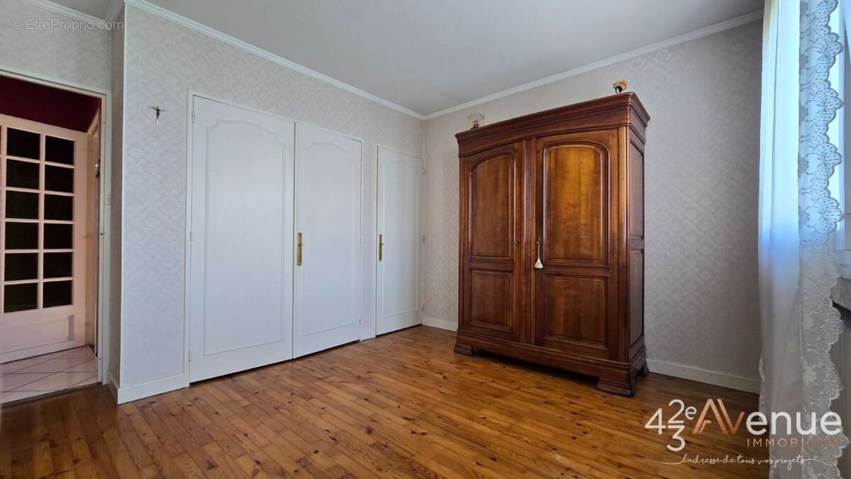 Maison à SAINT-GENEST-LERPT