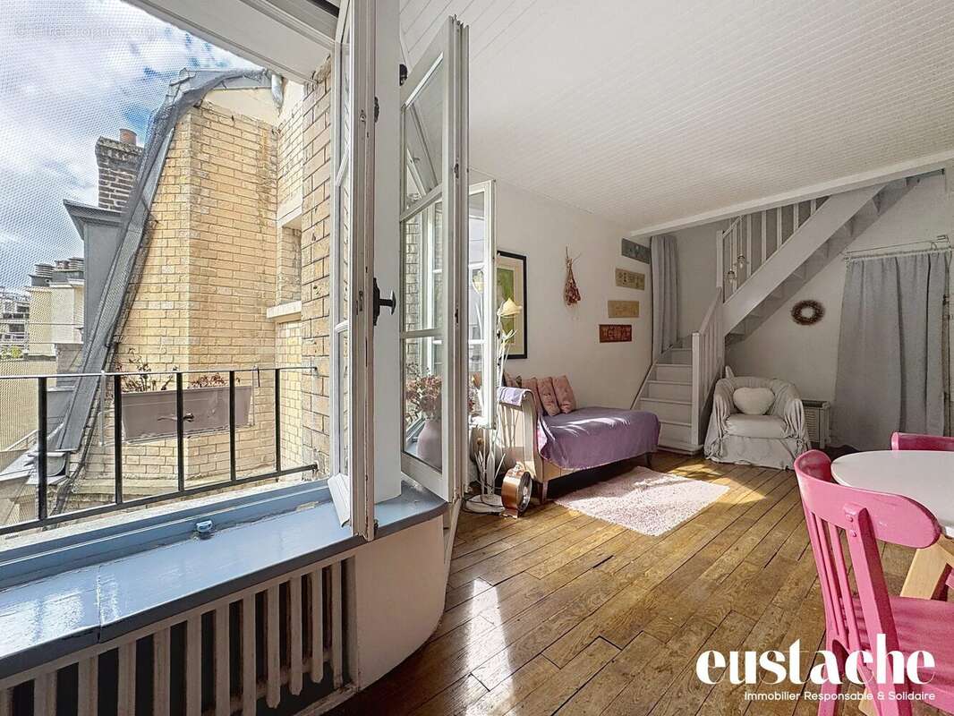 Appartement à PARIS-16E