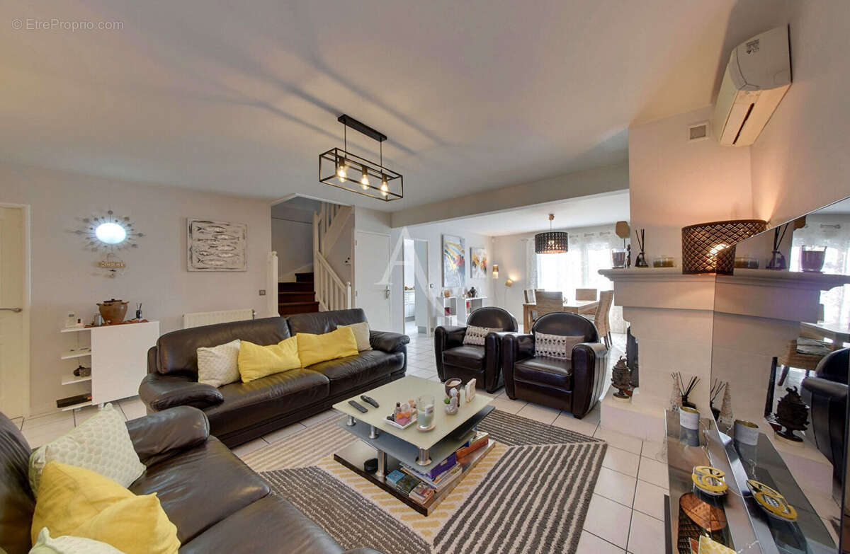 Maison à OZOIR-LA-FERRIERE