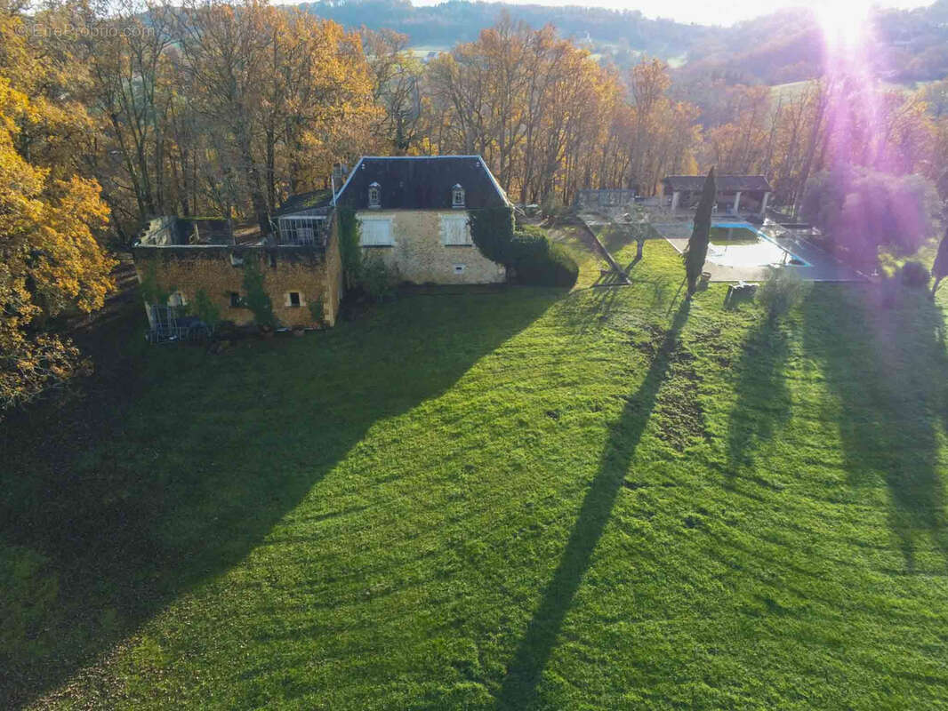 Maison à CENAC-ET-SAINT-JULIEN