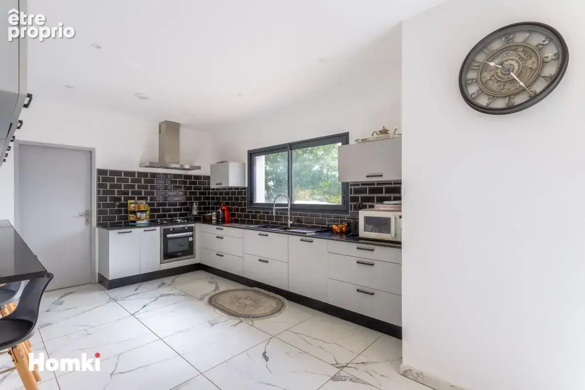 Maison contemporaine de 140 m2 sur terrain de 866 m2 - photo 8