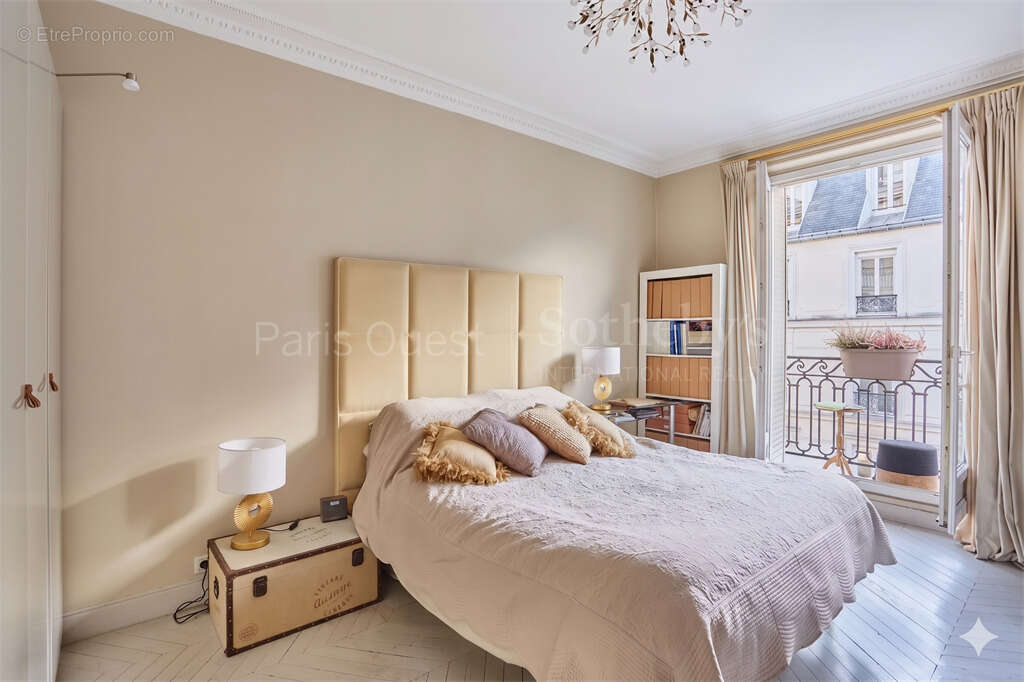Appartement à PARIS-16E