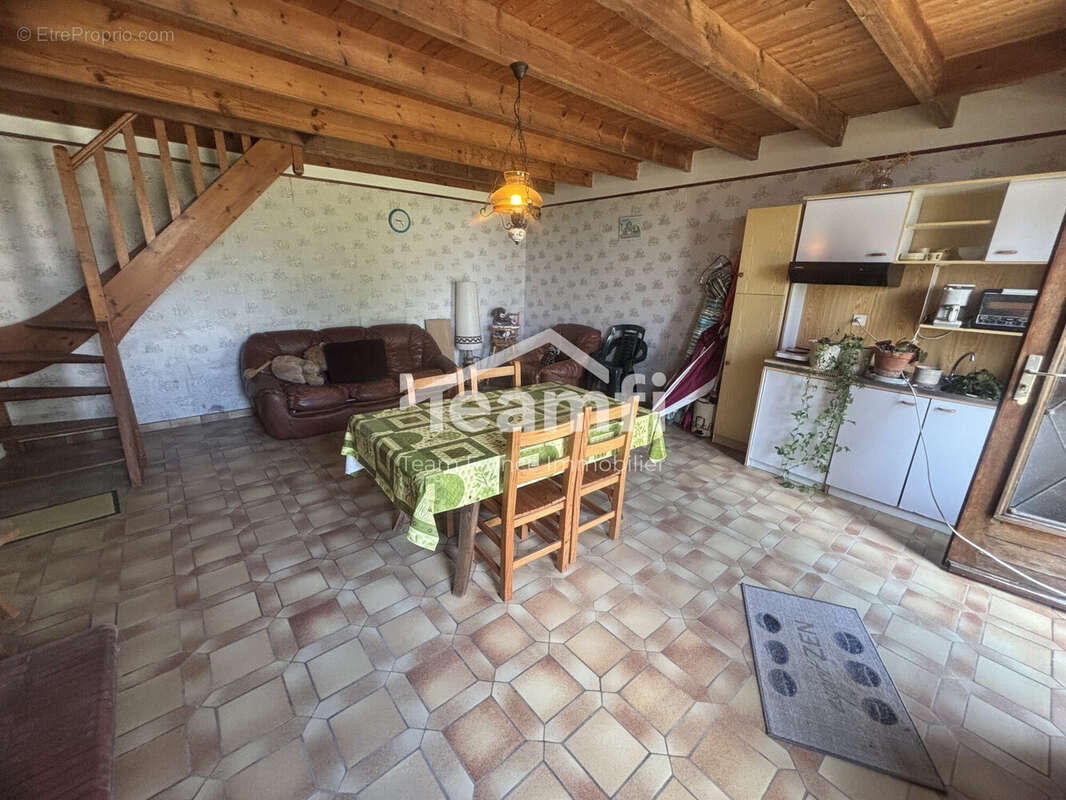 Maison à NIEUL-LES-SAINTES