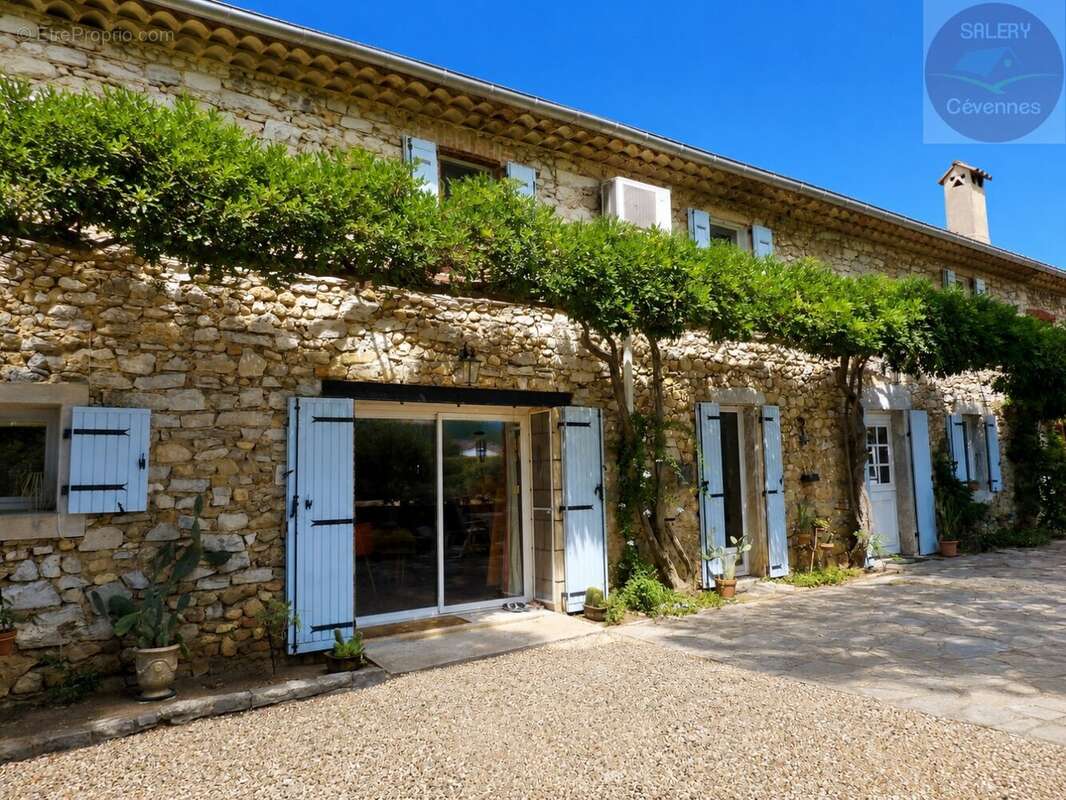 Batisse en pierre avec 5 chambres et une piscine - photo 2