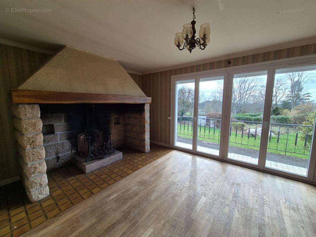 Maison Montaignac Sur Doustre 7 pièce(s) 204 m2 - photo 3