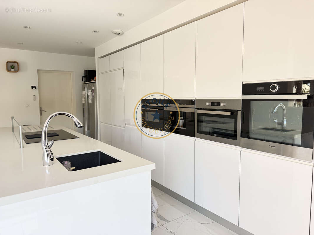 Montreuil-Juigné : maison T5 avec piscine à vendre - photo 6