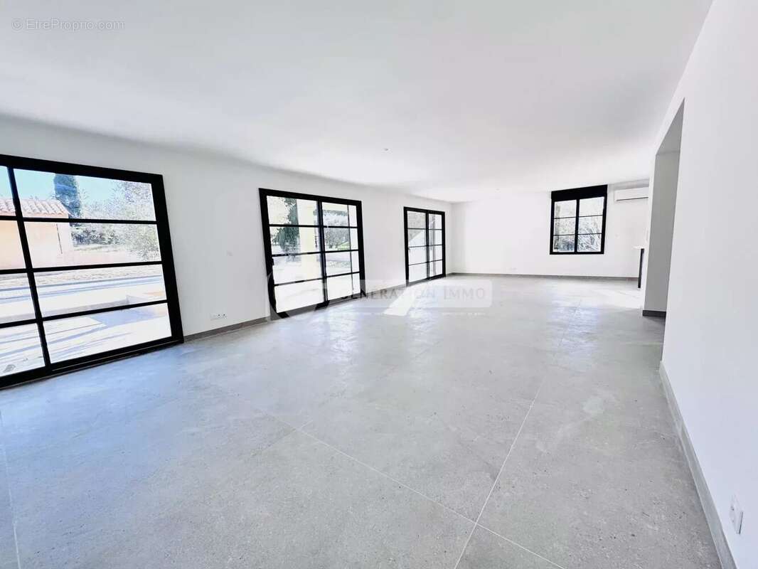 Fontvieille - Maison T6 entièrement rénovée en 2024 - photo 5