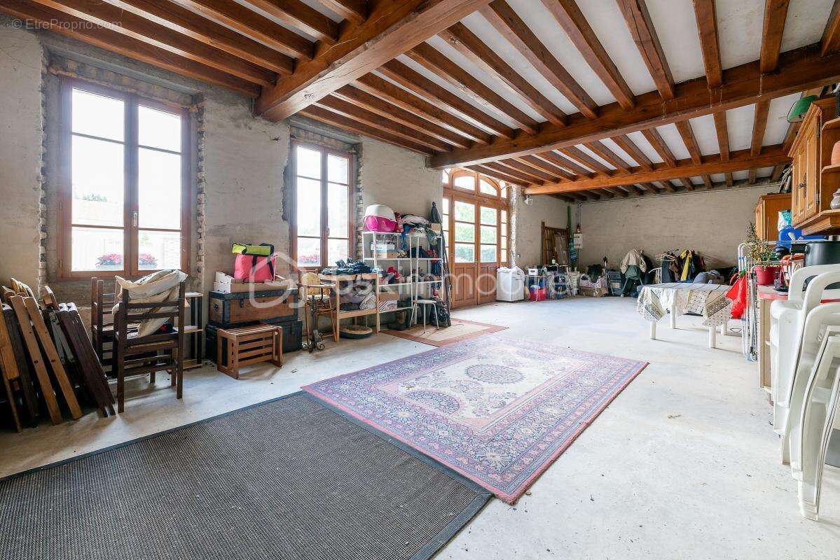 Magnifique longère du 19 ème siècle totalement rénovée avec ses grands volumes et ses dépendances ! - photo 5