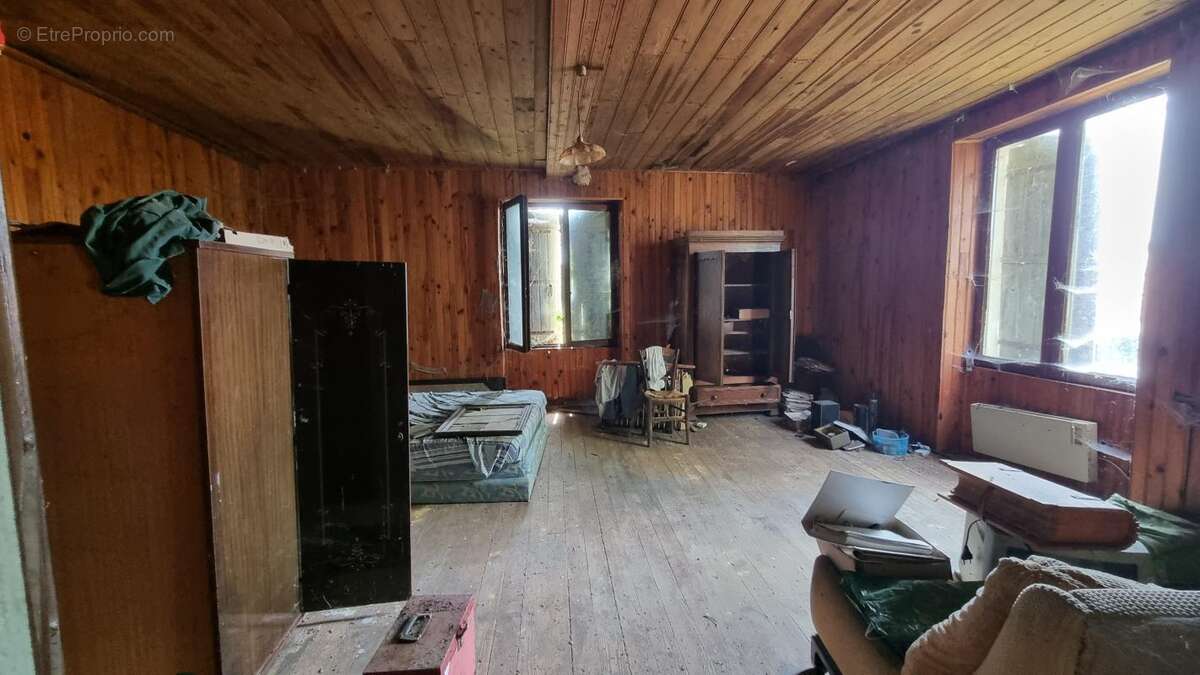 Maison à SAINT-AMAND-DE-VERGT