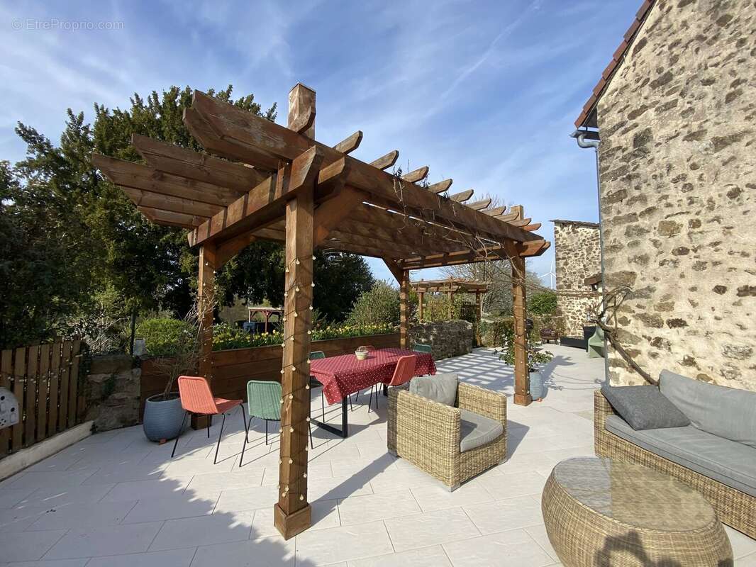 Maison à MAGNAC-LAVAL