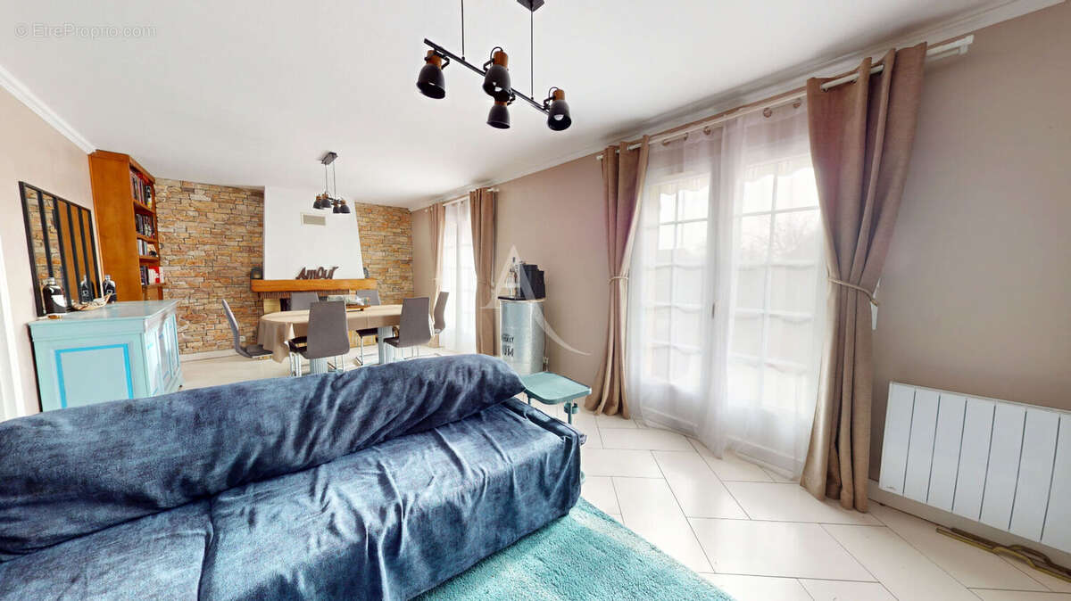 Maison à LE VAL-DAVID