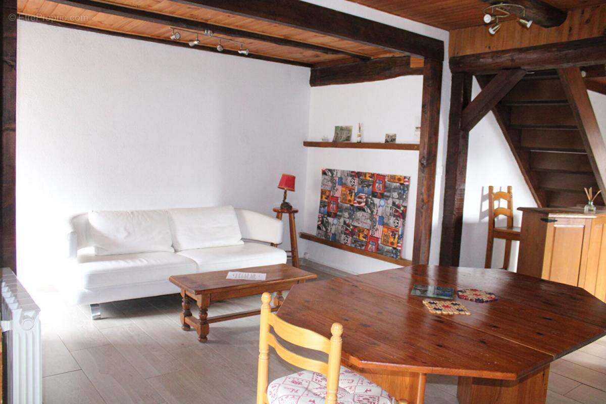Maison entièrement rénovée  de 137 m² loi carrez avec terrasse - photo 2