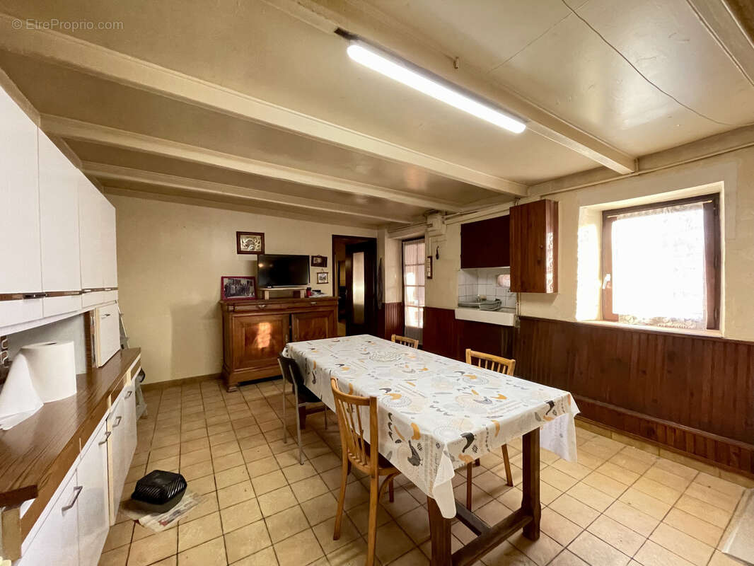 Maison à LA CHAPELLE-BATON