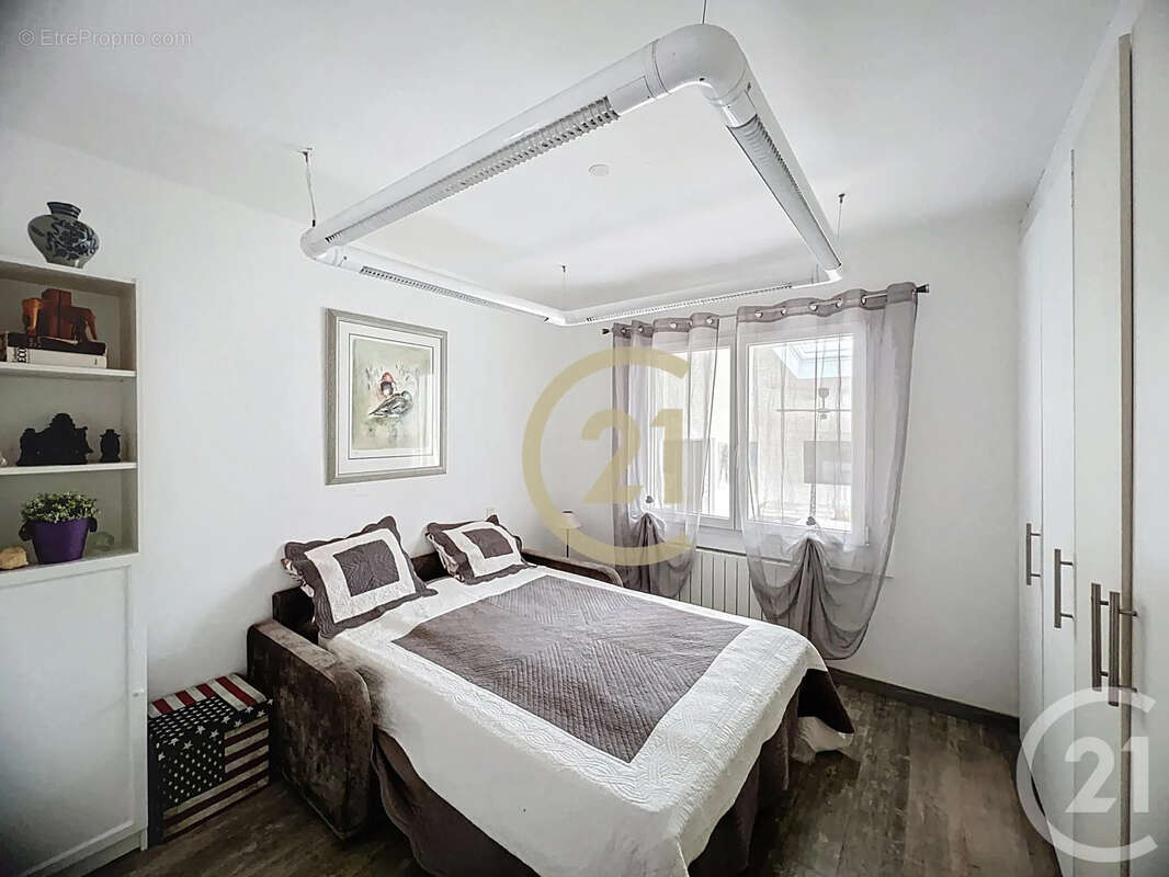 Maison à MONTAREN-ET-SAINT-MEDIERS