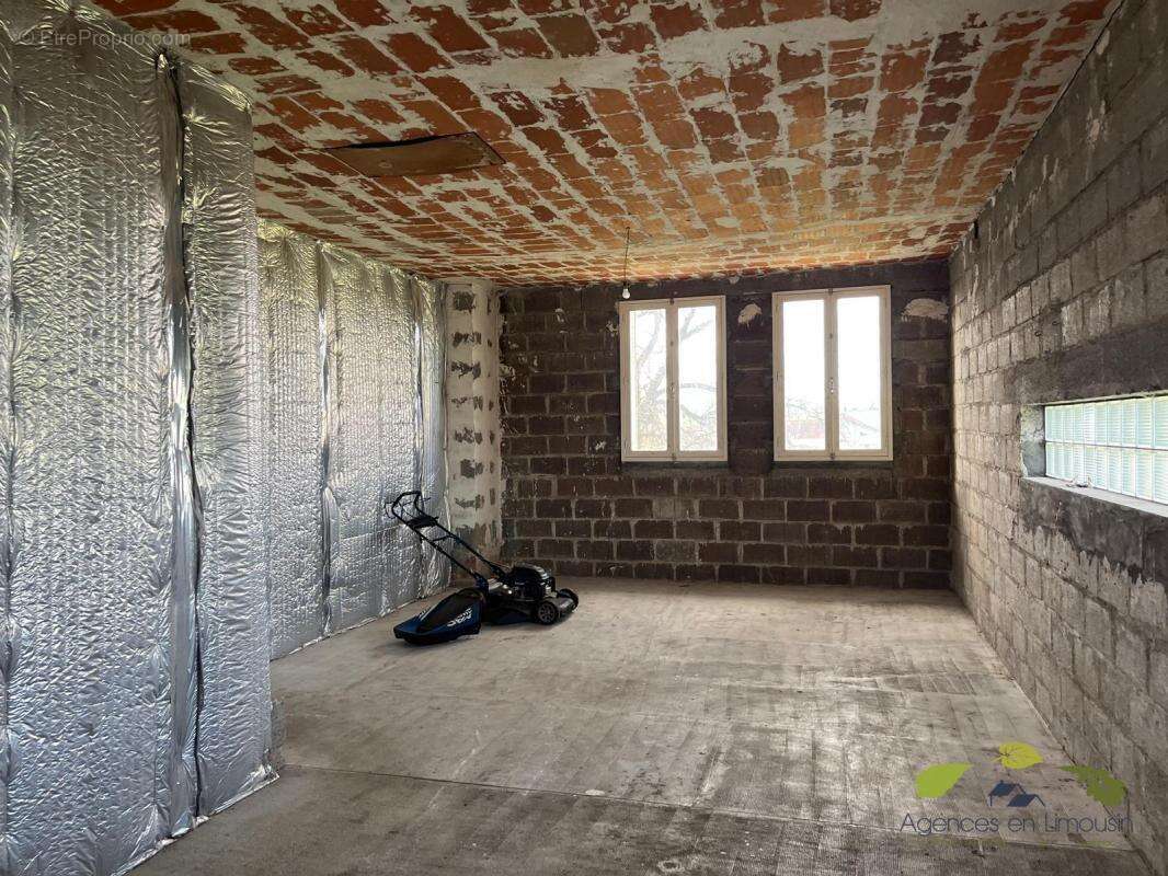 Maison à SAINT-LEONARD-DE-NOBLAT