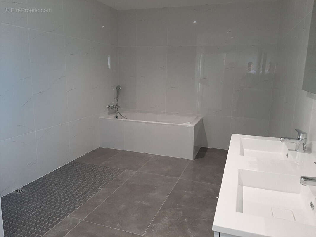 Maison à LES MARTRES-DE-VEYRE