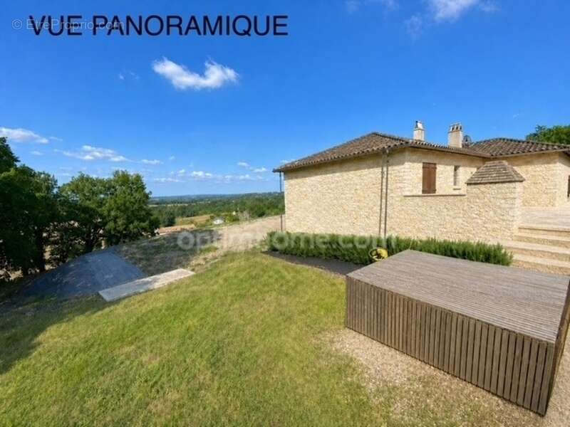 Maison à DOUZAINS