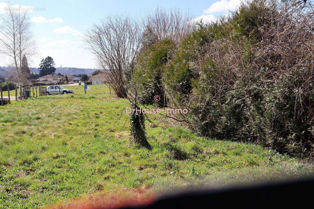 Terrain à SAINT-JUST-LE-MARTEL