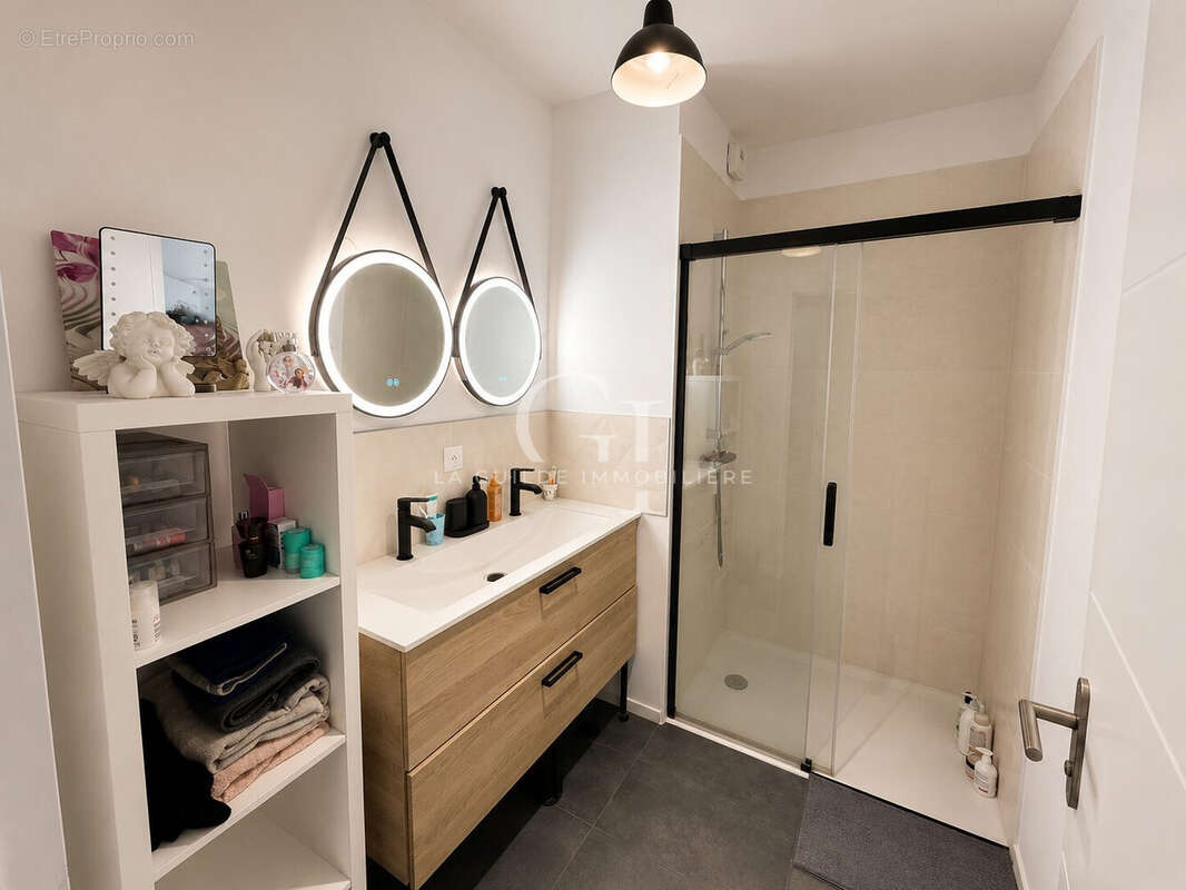Appartement 66 m² à Avrille  - photo 4