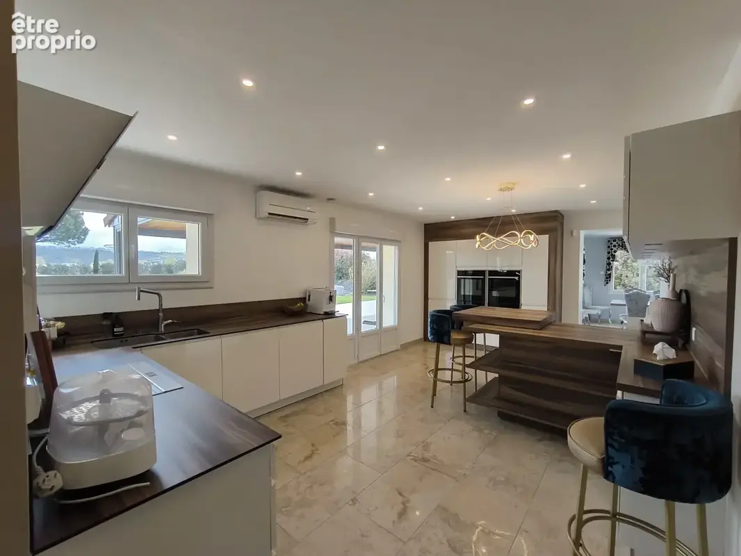 Etoile. maison de famille de 270 m2. renovee en totalite. modulable. parc clos de 5030 m2 - photo 2