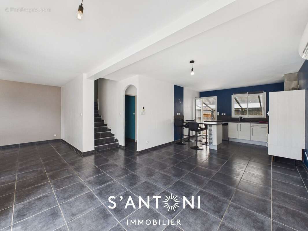 Maison à SAUVIAN