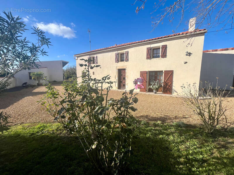 Maison à NALLIERS