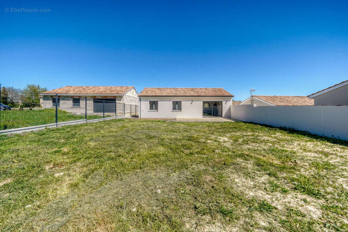 Maison à MONTLIEU-LA-GARDE