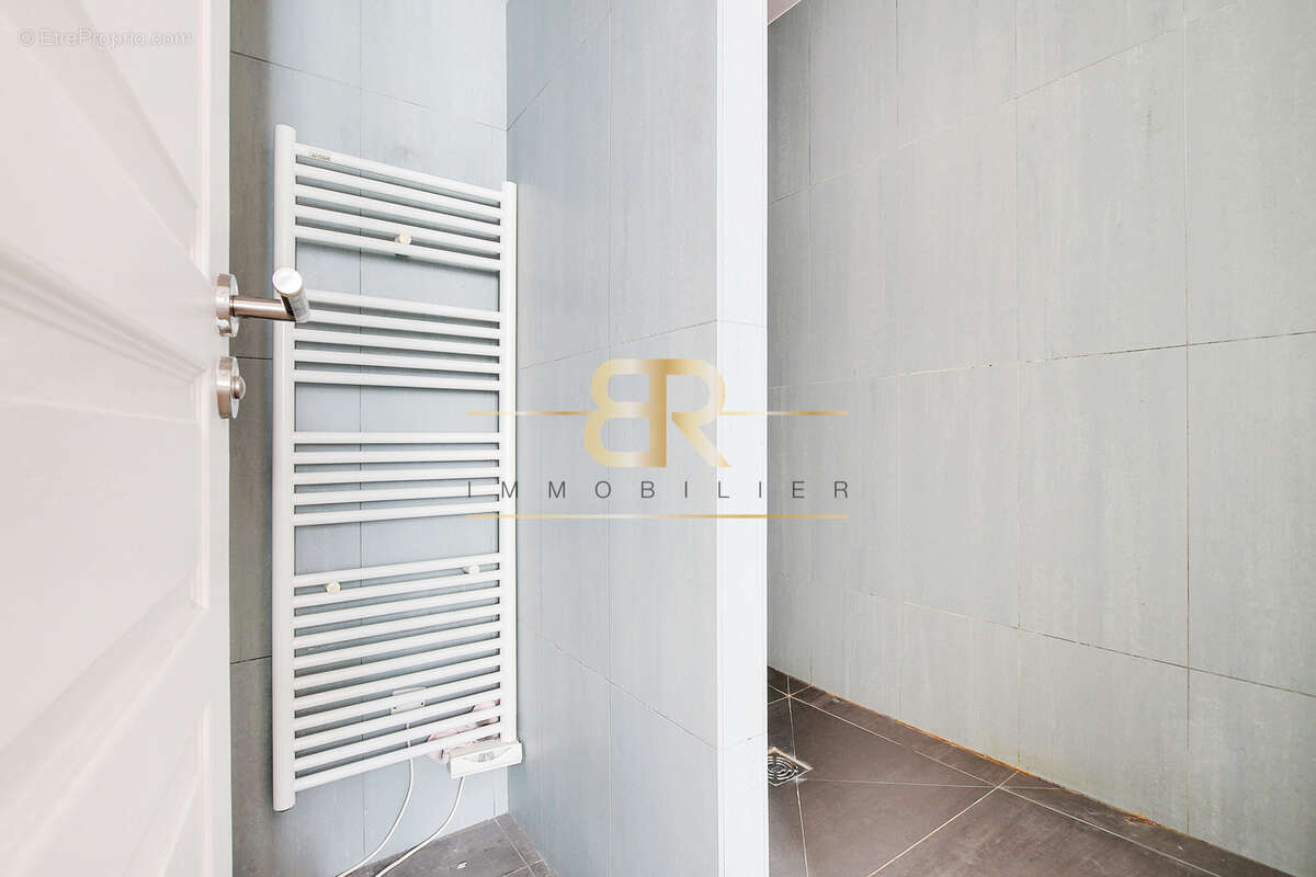 Appartement à PARIS-1E