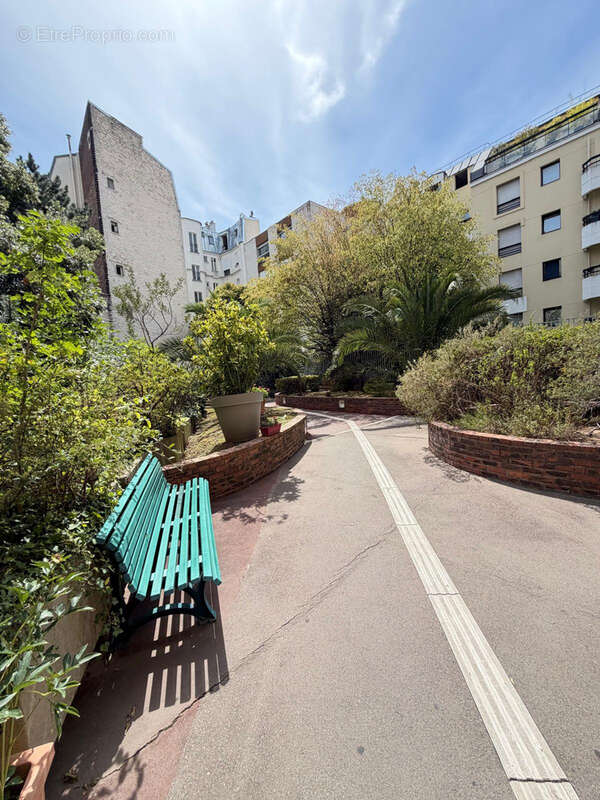 Studio avec terrasse, vue Tour Eiffel - Saint- Lambert paris 15 - photo 7