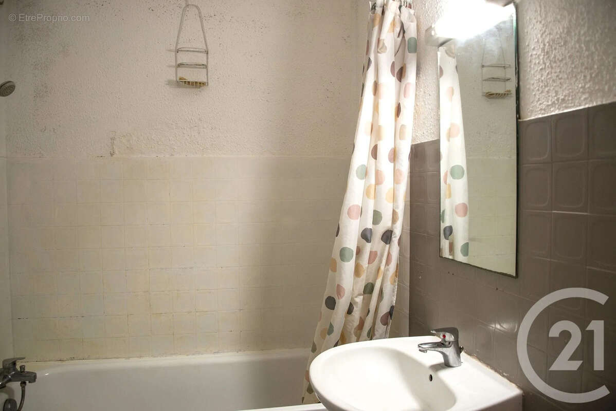 Appartement à MARSEILLE-3E