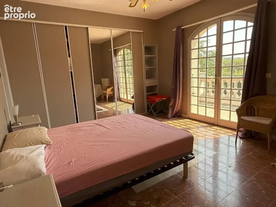 Grande maison familiale contemporaine avec piscine et grand terrain - photo 18