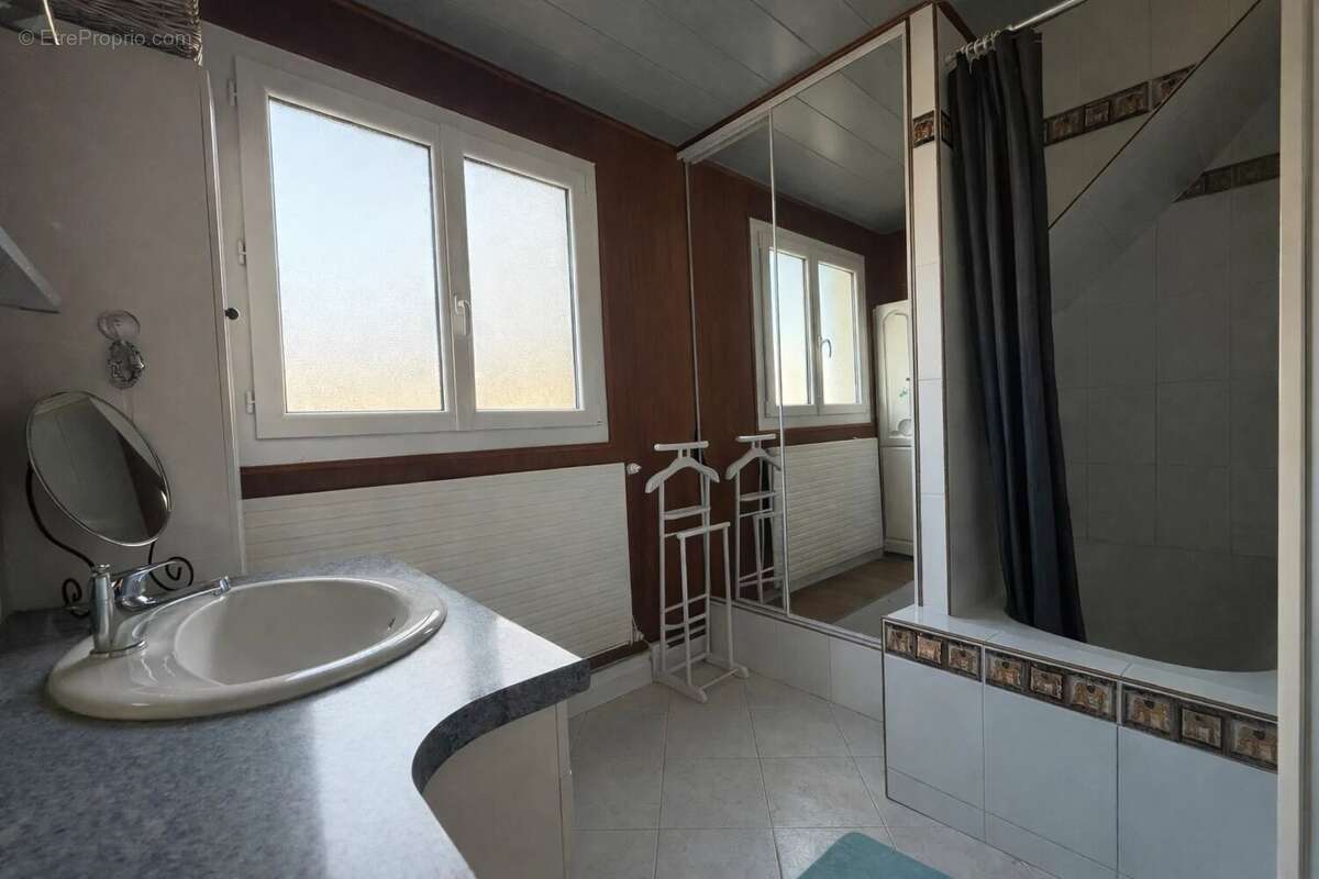 Maison à SAINT-MAURICE-MONTCOURONNE