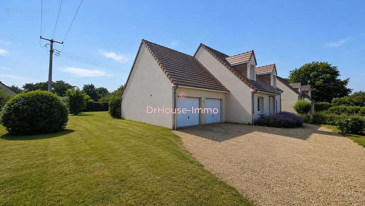 Maison à YVRE-L'EVEQUE