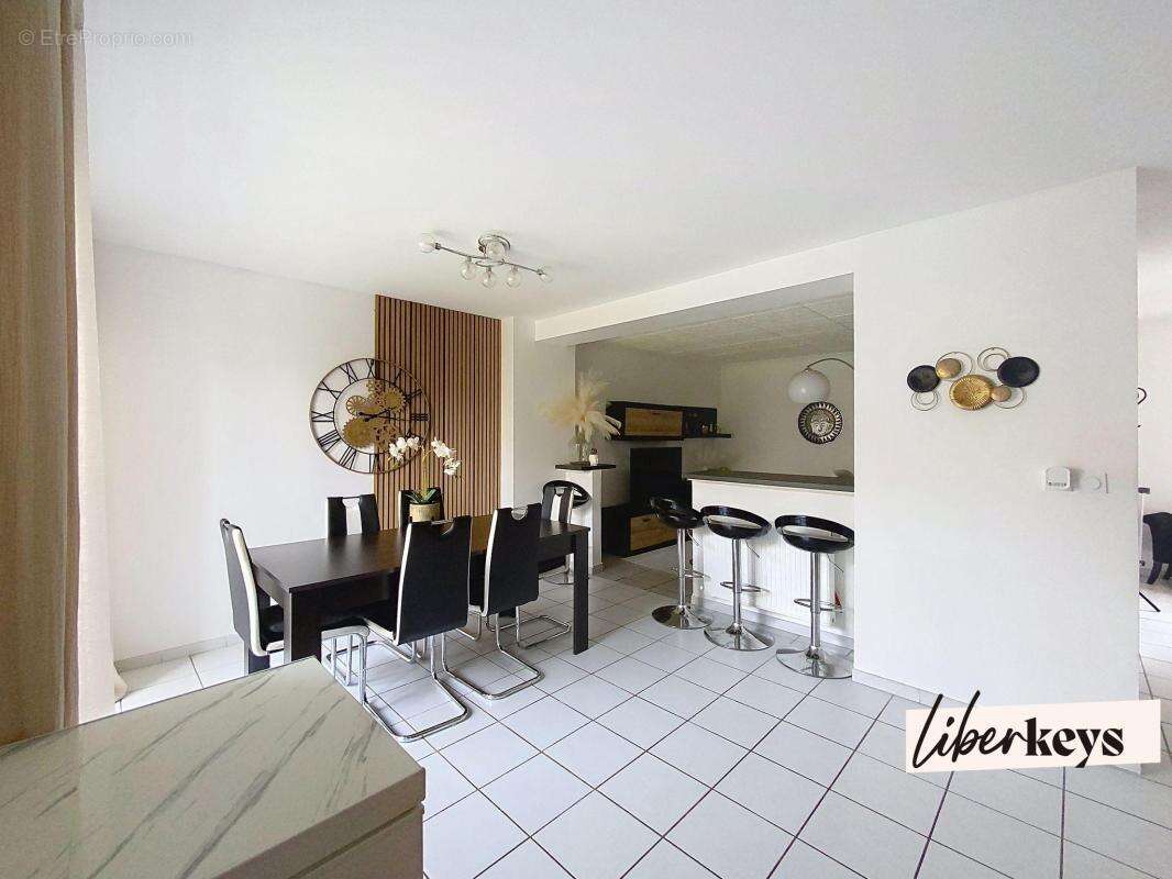 Maison familiale de 98 m² avec jardin à Grigny-sur-Rhône - photo 2