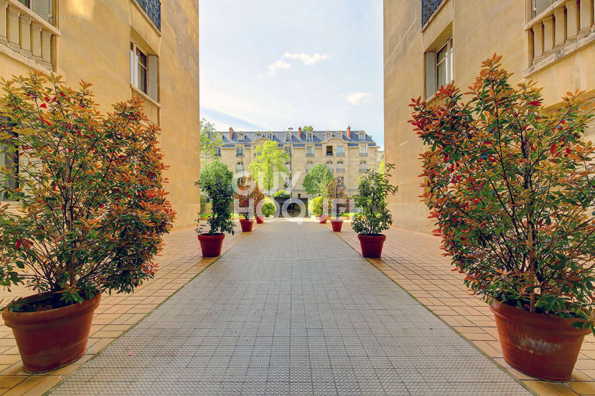 Appartement à PARIS-16E